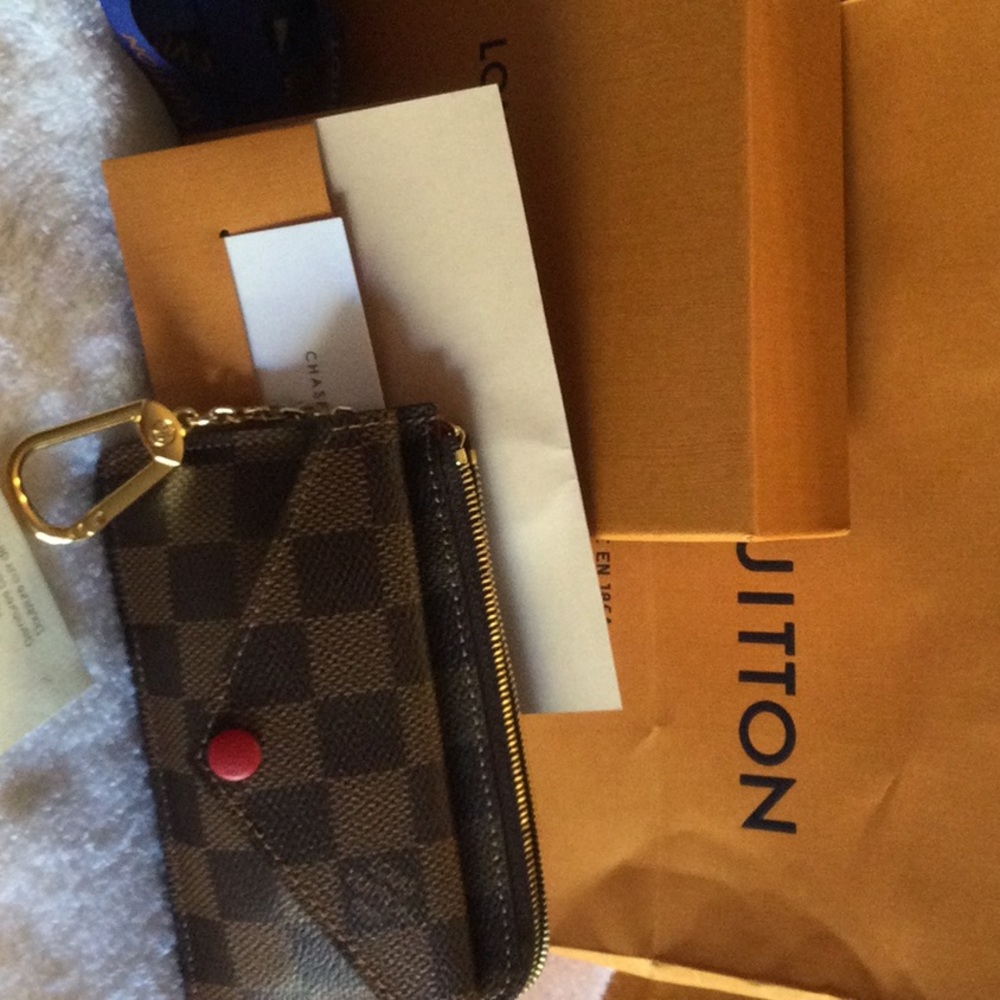 100% Louis Vuitton wallet/ credit card slot…